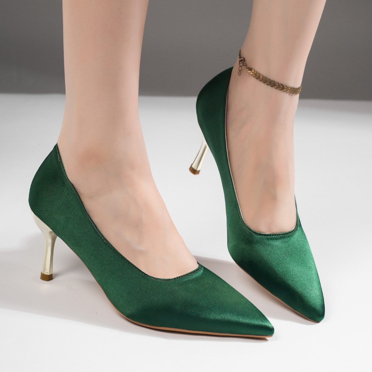 Women Green Satin Pumps Pointe - Court Heel Pointed recension och pris