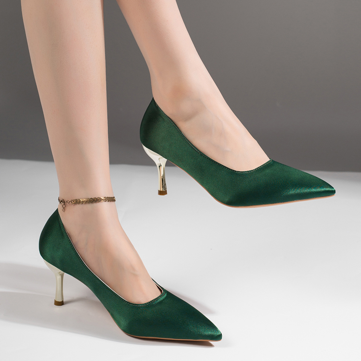 Women Green Satin Pumps Pointe - Court Heel Pointed recension och pris